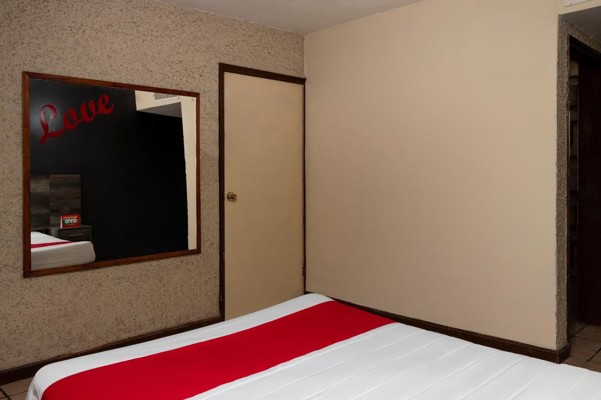 Oyo Hotel Real Del Sur, Estadio 치와와주 외부 사진