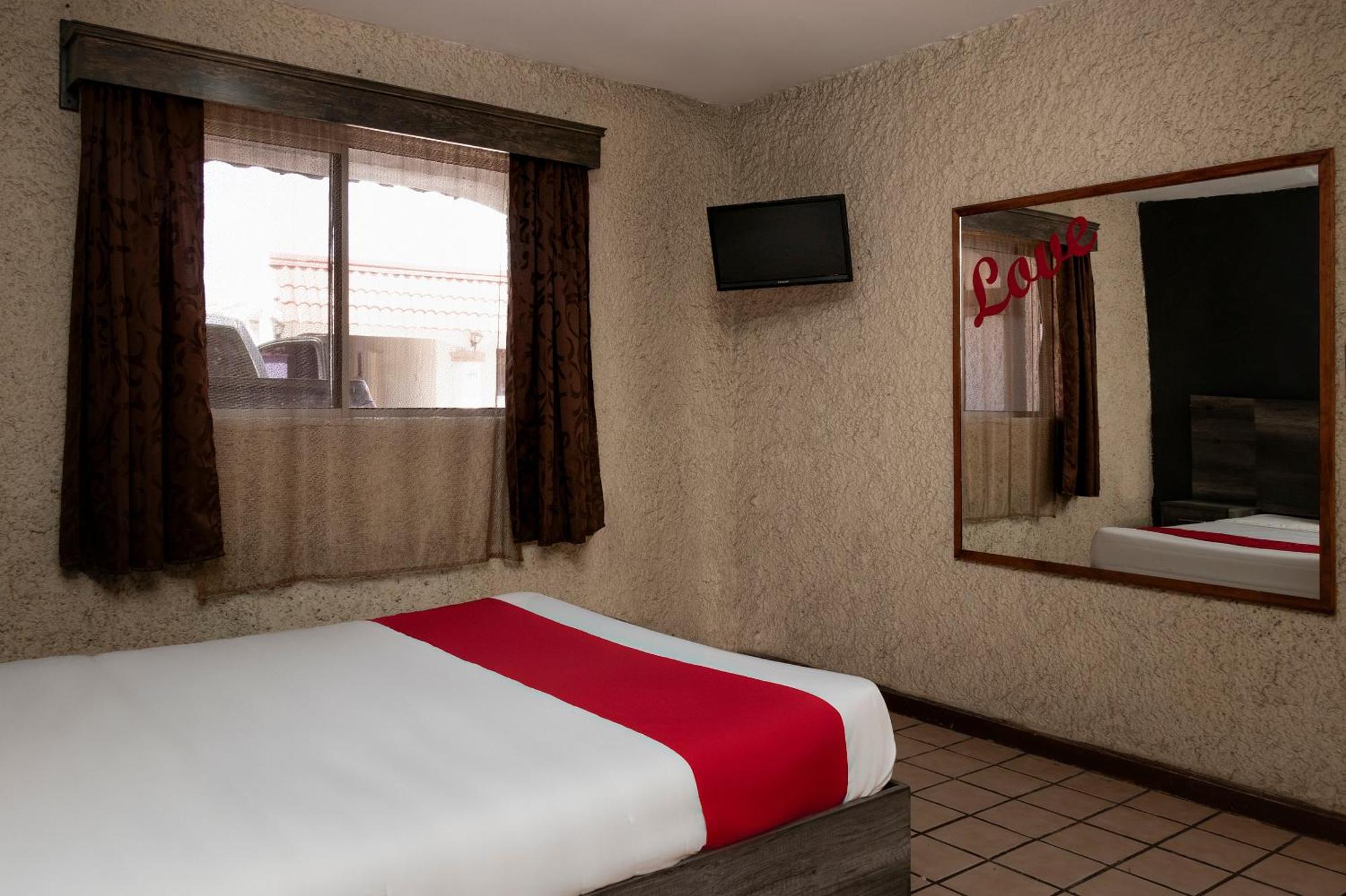 Oyo Hotel Real Del Sur, Estadio 치와와주 외부 사진
