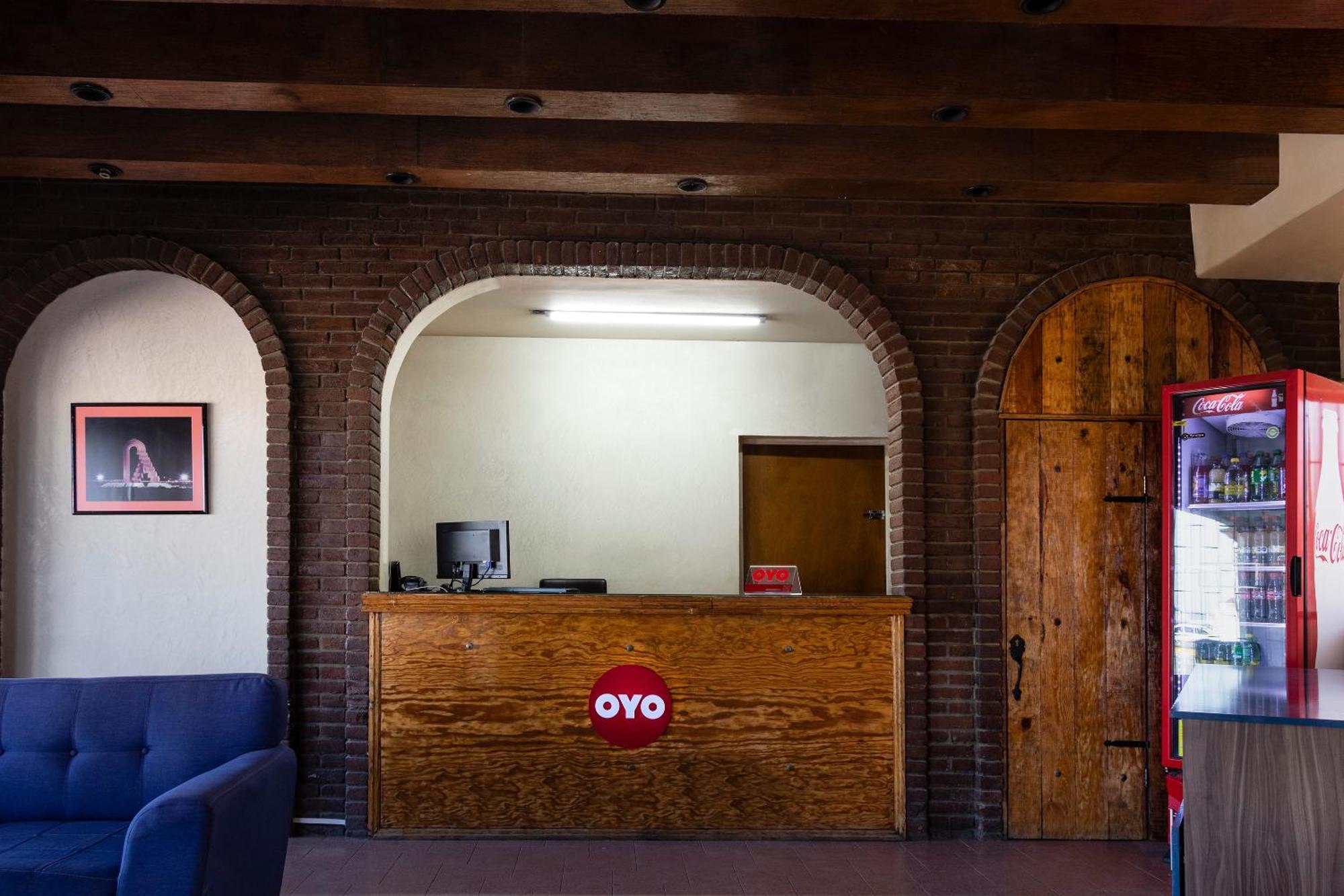 Oyo Hotel Real Del Sur, Estadio 치와와주 외부 사진