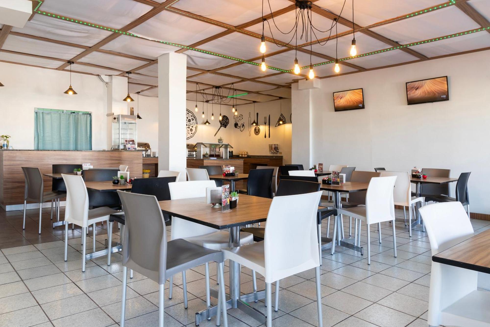 Oyo Hotel Real Del Sur, Estadio 치와와주 외부 사진