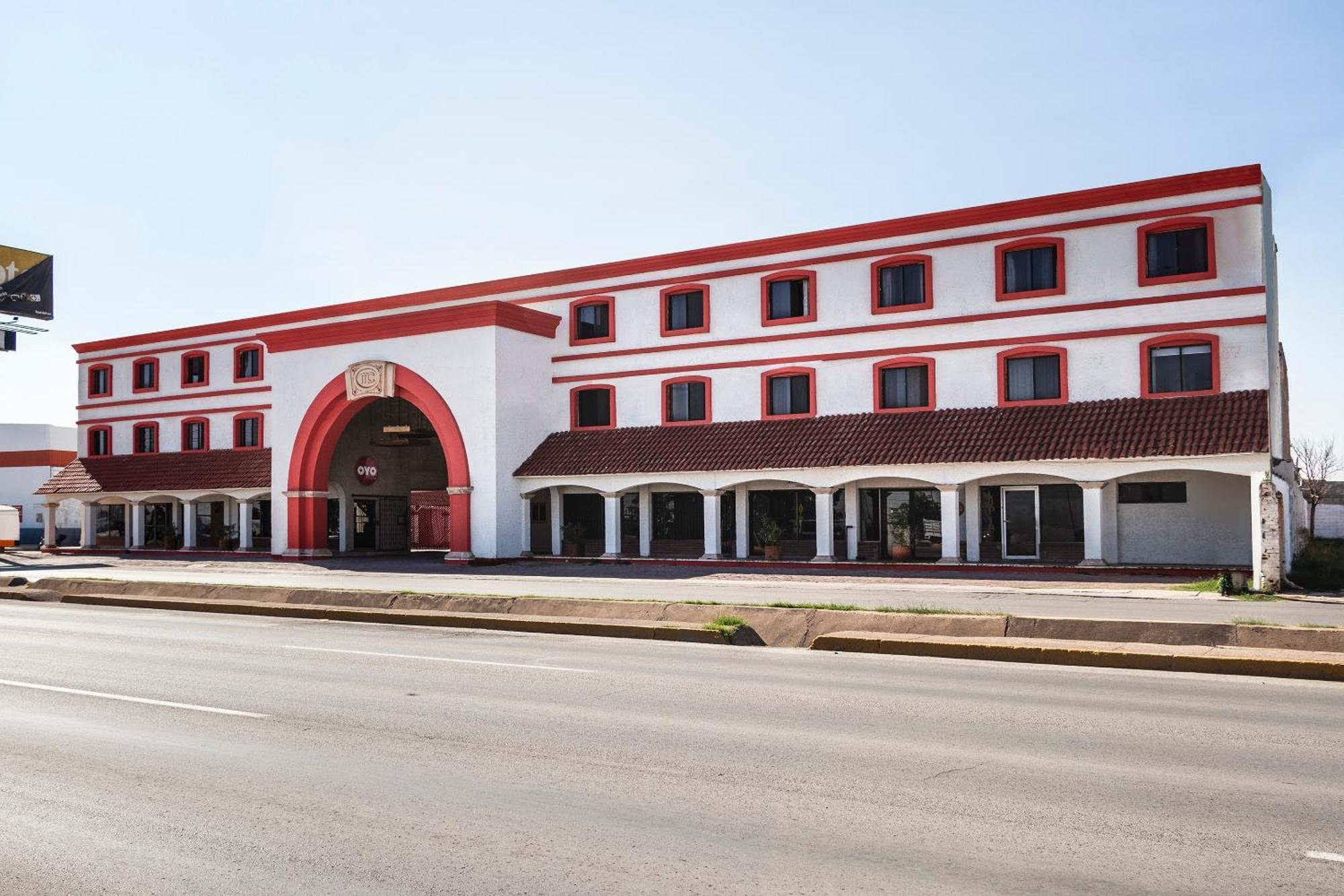 Oyo Hotel Real Del Sur, Estadio 치와와주 외부 사진