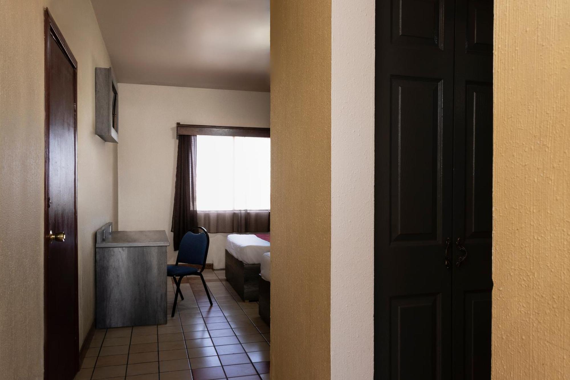 Oyo Hotel Real Del Sur, Estadio 치와와주 외부 사진