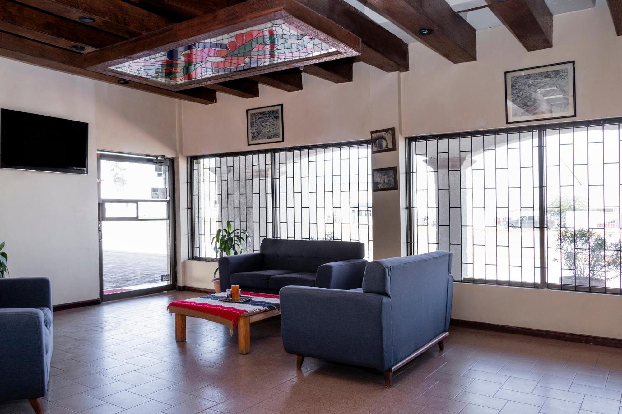 Oyo Hotel Real Del Sur, Estadio 치와와주 외부 사진